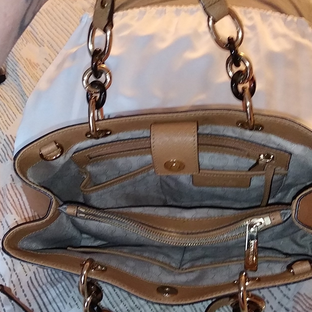 Michael Kors leather bag - Picture 6 of 9